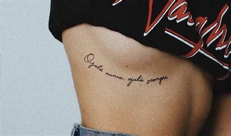 tattoo en las costillas para mujer|Tatuajes de costillas para mujer: diseños elegantes para